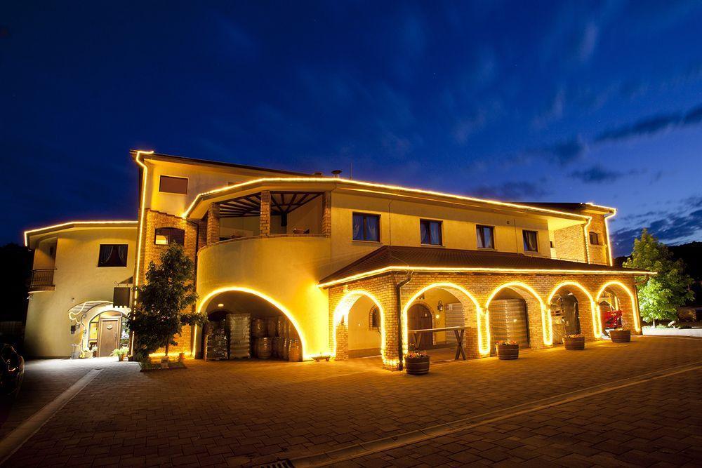 Stupnicki Dvori Winery Hotel Stupnik Brodski Eksteriør bilde